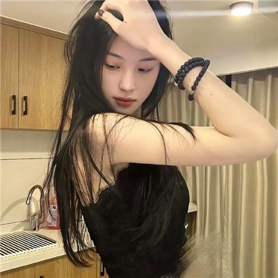 暴风雪中的白鸟